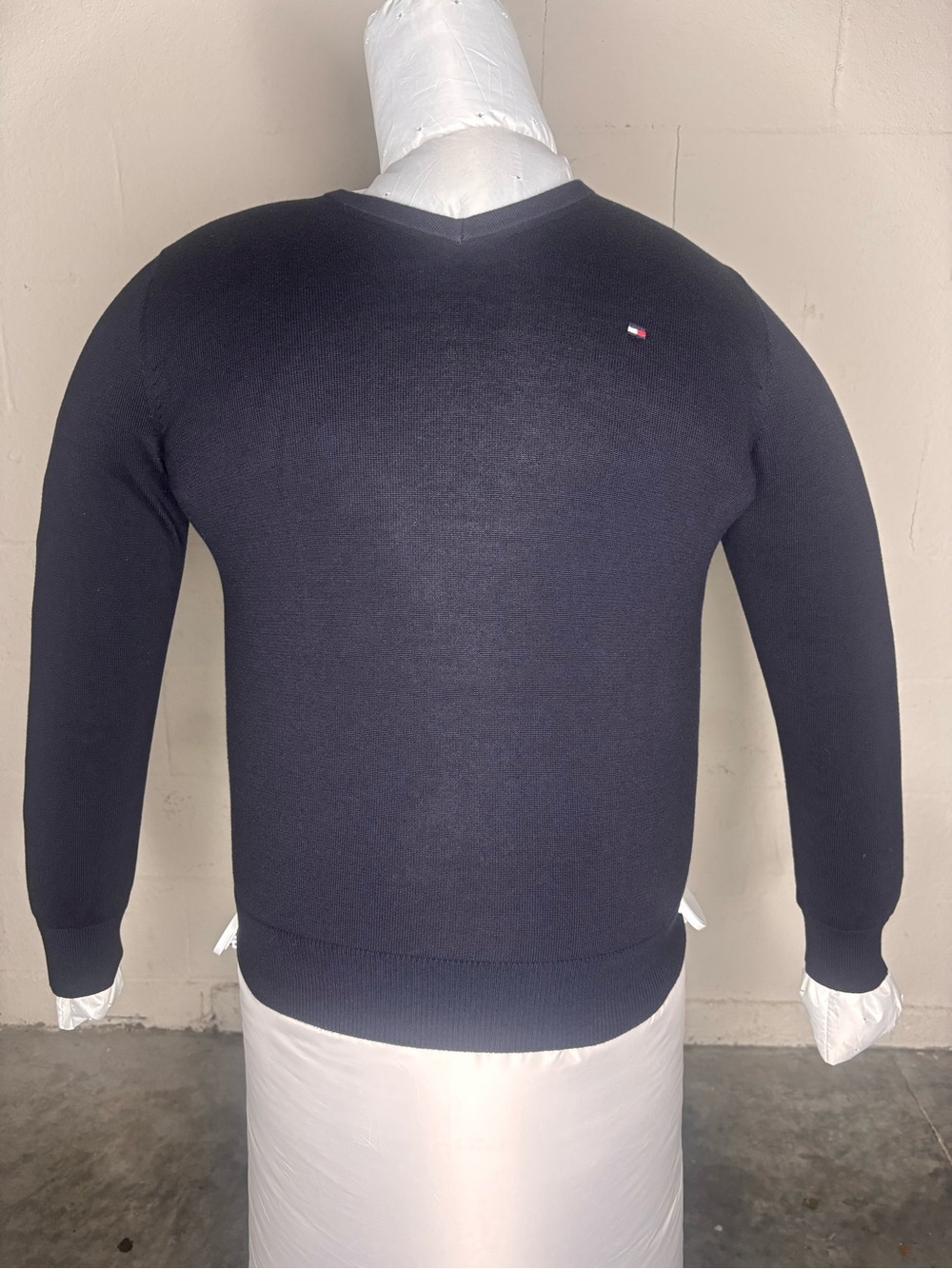 Tommy Hilfiger V-Neck Sweater Men's Size (US) Medium Regular Fit All Cotton